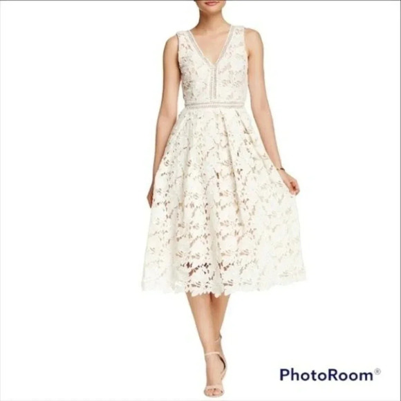 Romeo + Juliet Couture Double V Neck Midi Dress - Picture 2 of 14